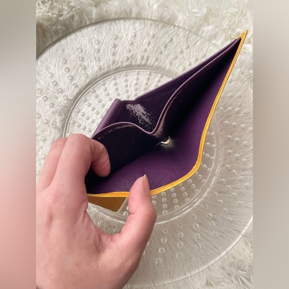 Louis Vuitton Portefeuille Epi bifold wallet - Picture 8 of 11